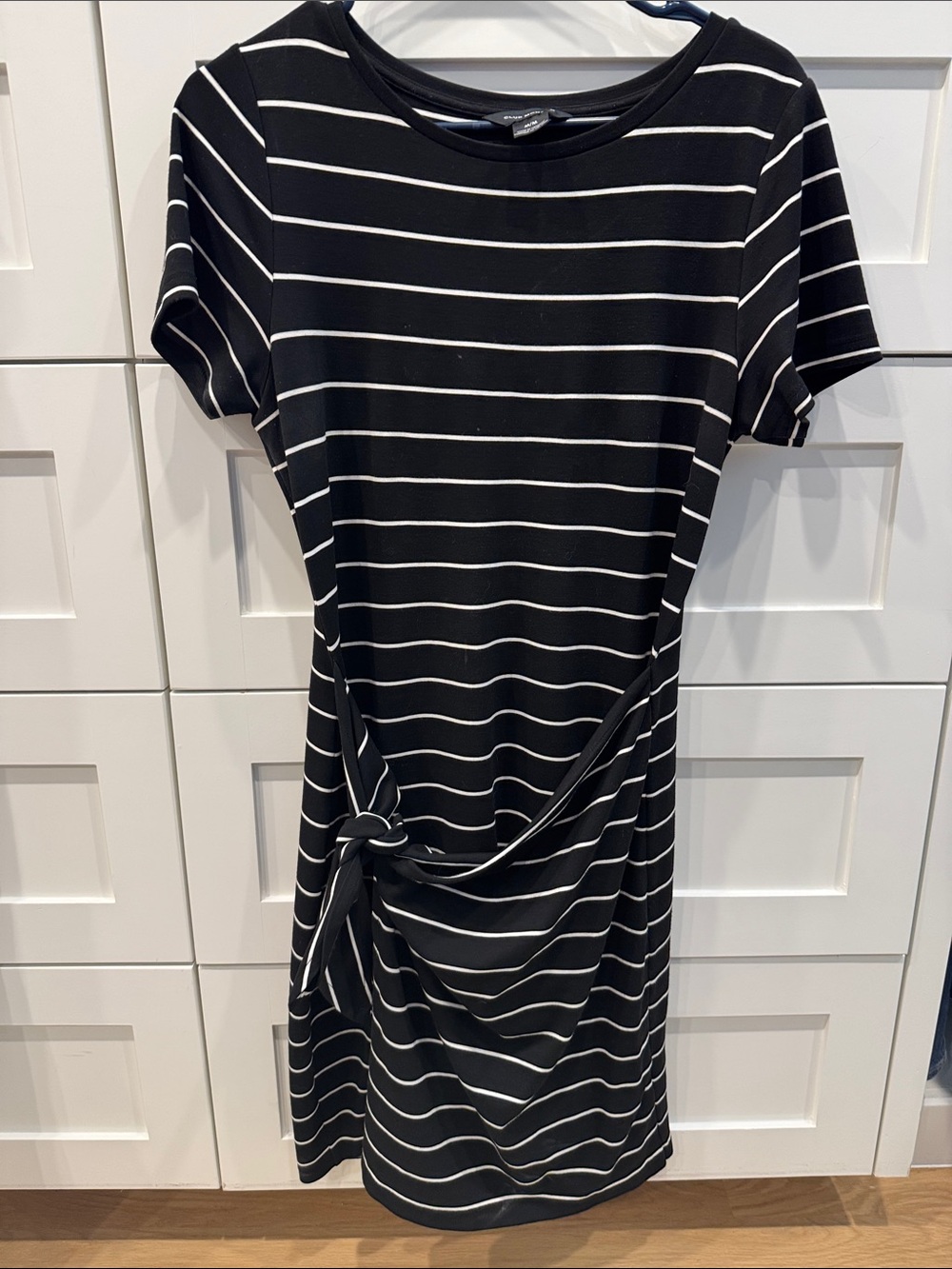 Club Monaco Black & White Striped Tie-Side Mini Dress Sz M like new